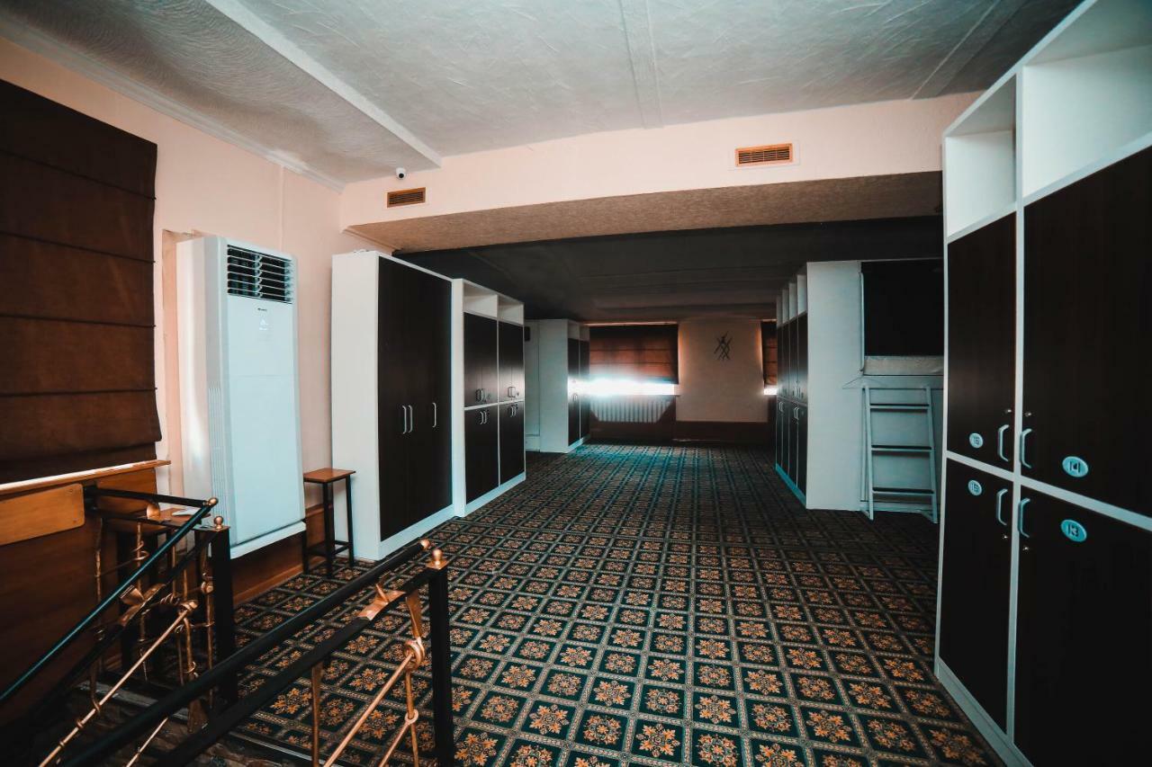 Capsule Hotel Technocave Бишкек Екстериор снимка