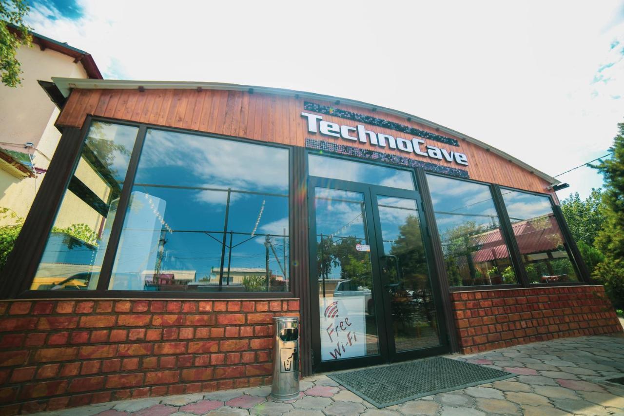 Capsule Hotel Technocave Бишкек Екстериор снимка